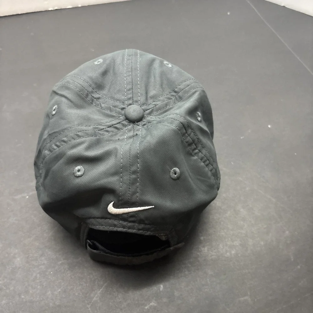 Nike Featherlight Hat Cap Strap back Childs‎ Gray Dri-FIT